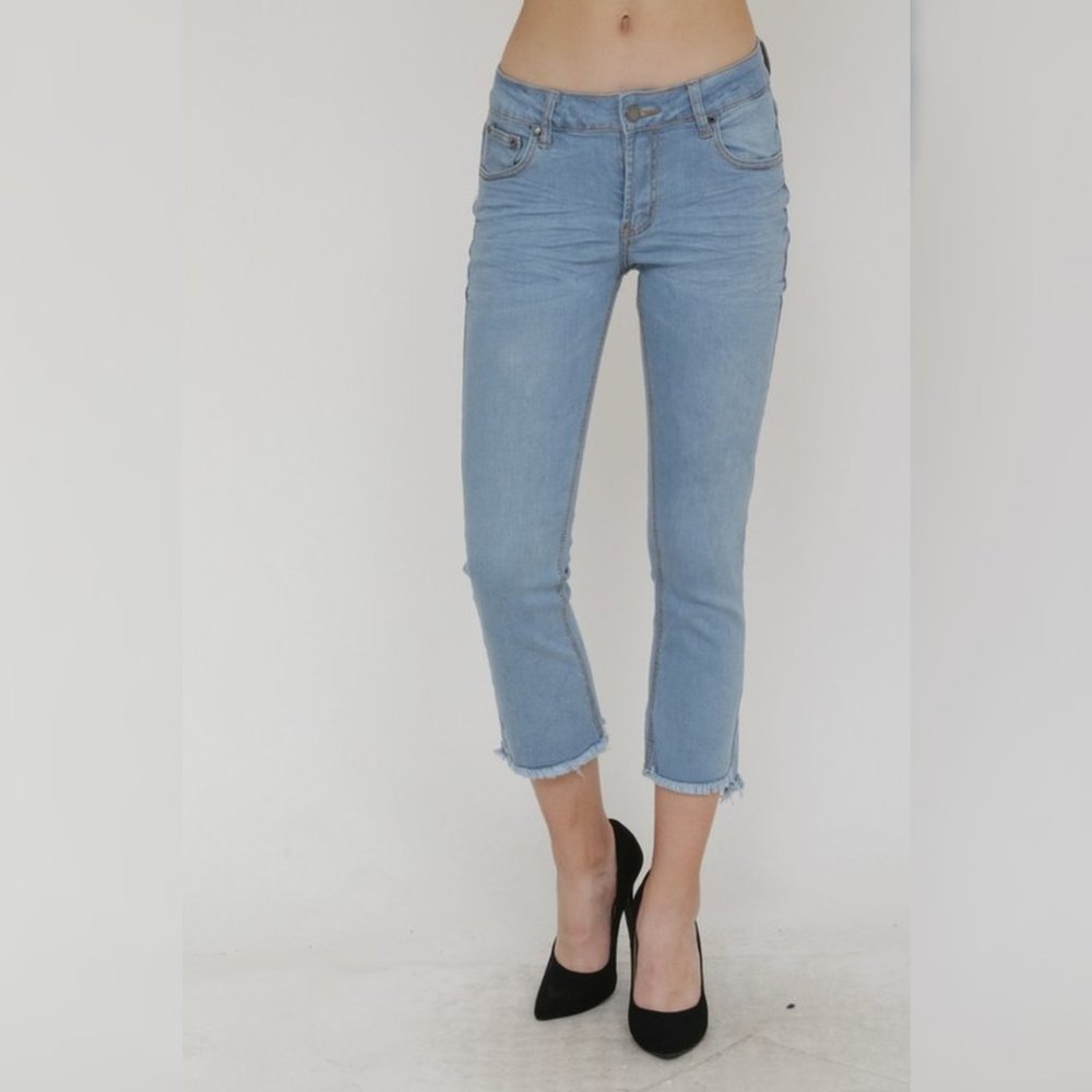 NEW light washed blue scarecrow crop jeans by Great Smoky